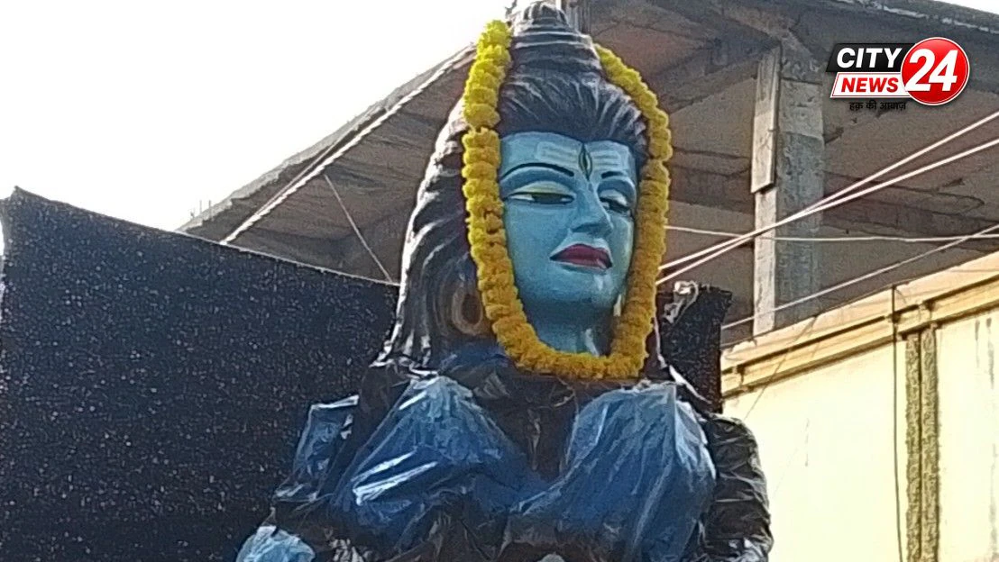 नागदा में निकली भव्य शाही सवारी, जगह-जगह हुआ जोरदार स्वागत
हिंदू-मुस्लिम एकता की मिसाल बना आयोजन, मुस्लिम संगठनों सहित सामाजिक संस्थाओं ने लगाए स्वागत मंच