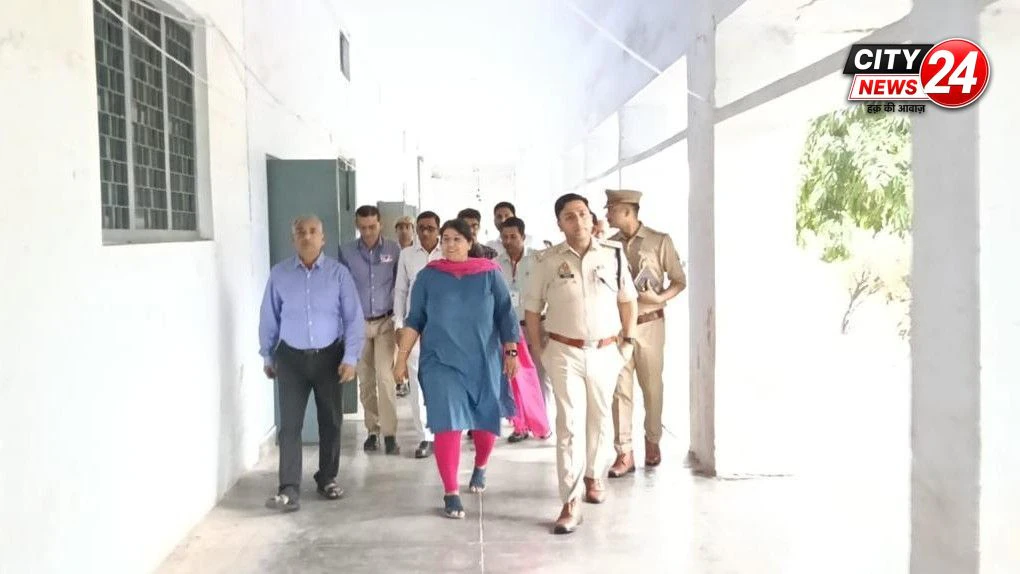 रायबरेली में डीएम व एसपी ने पीईटी-2026 के विभिन्न परीक्षा केंद्रों निरीक्षण कर व्यवस्थाओं का लिया जायजा
