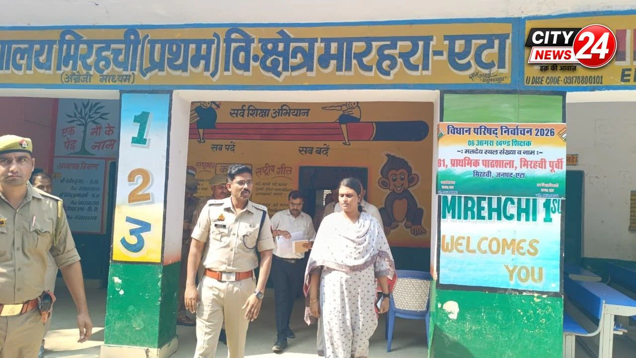 एटा डीएम और एसएसपी ने मतदान केंद्रों का किया निरीक्षण, व्यवस्थाएं समय से पूरी करने के निर्देश