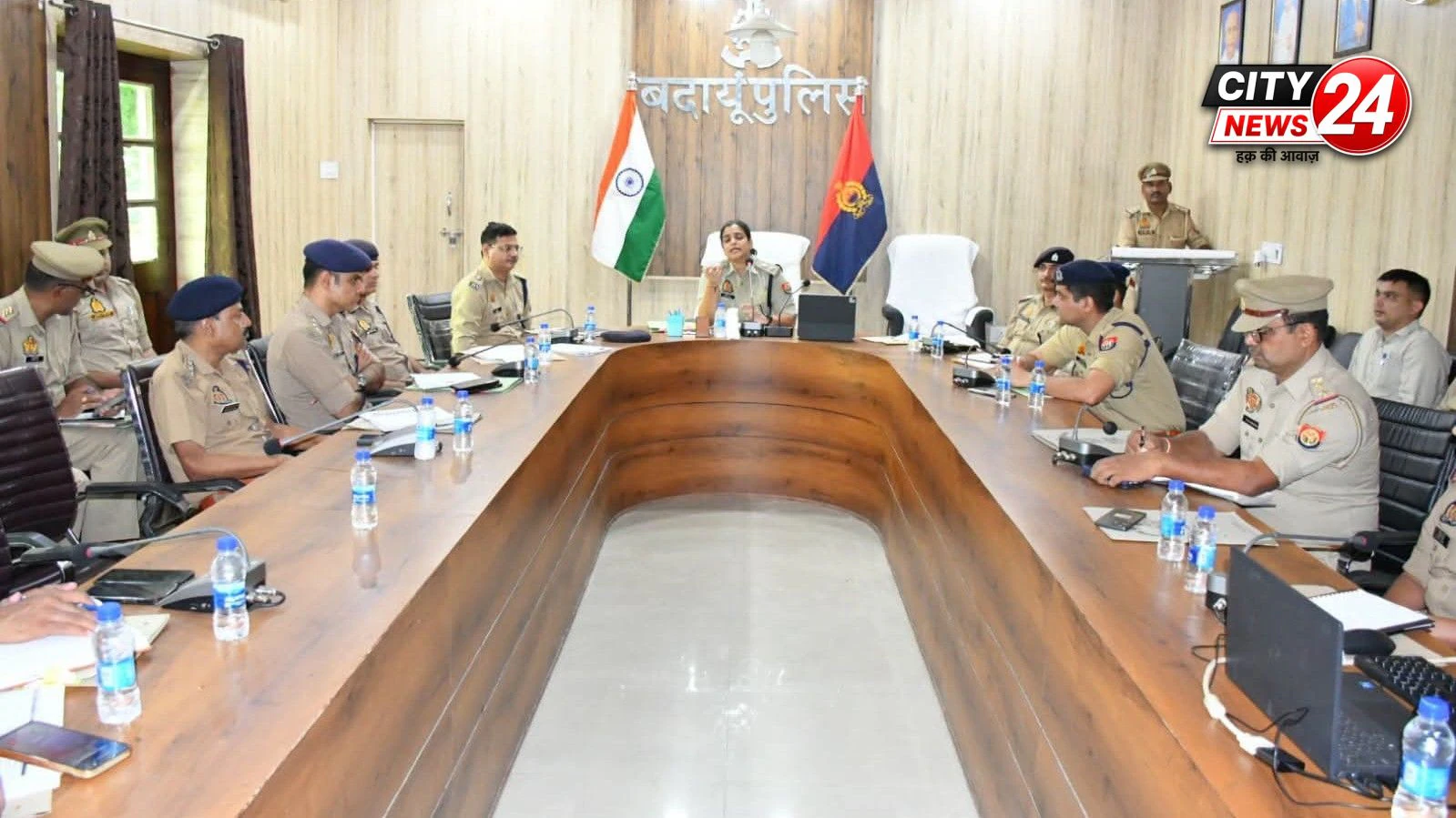 SSP बदायूं ने सैनिक सम्मेलन में सुनी पुलिसकर्मियों की समस्याएं, अपराध समीक्षा गोष्ठी में दिए आवश्यक दिशा निर्देश