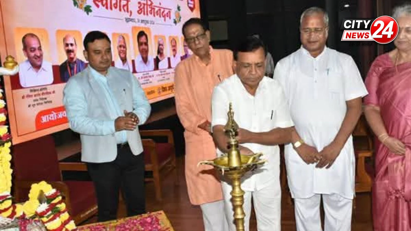 भोपाल । अखिल भारतीय आयुर्वेद पीजी निबंध प्रतियोगिता के विजेता विद्यार्थी पुरस्कृत आयुर्वेद चिकित्सक भी सम्मानित