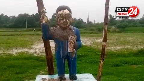 बाबा साहब भीमराव अंबेडकर की प्रतिमा पर कीचड़ पोतने से ग्रामीणों में फैला आक्रोश