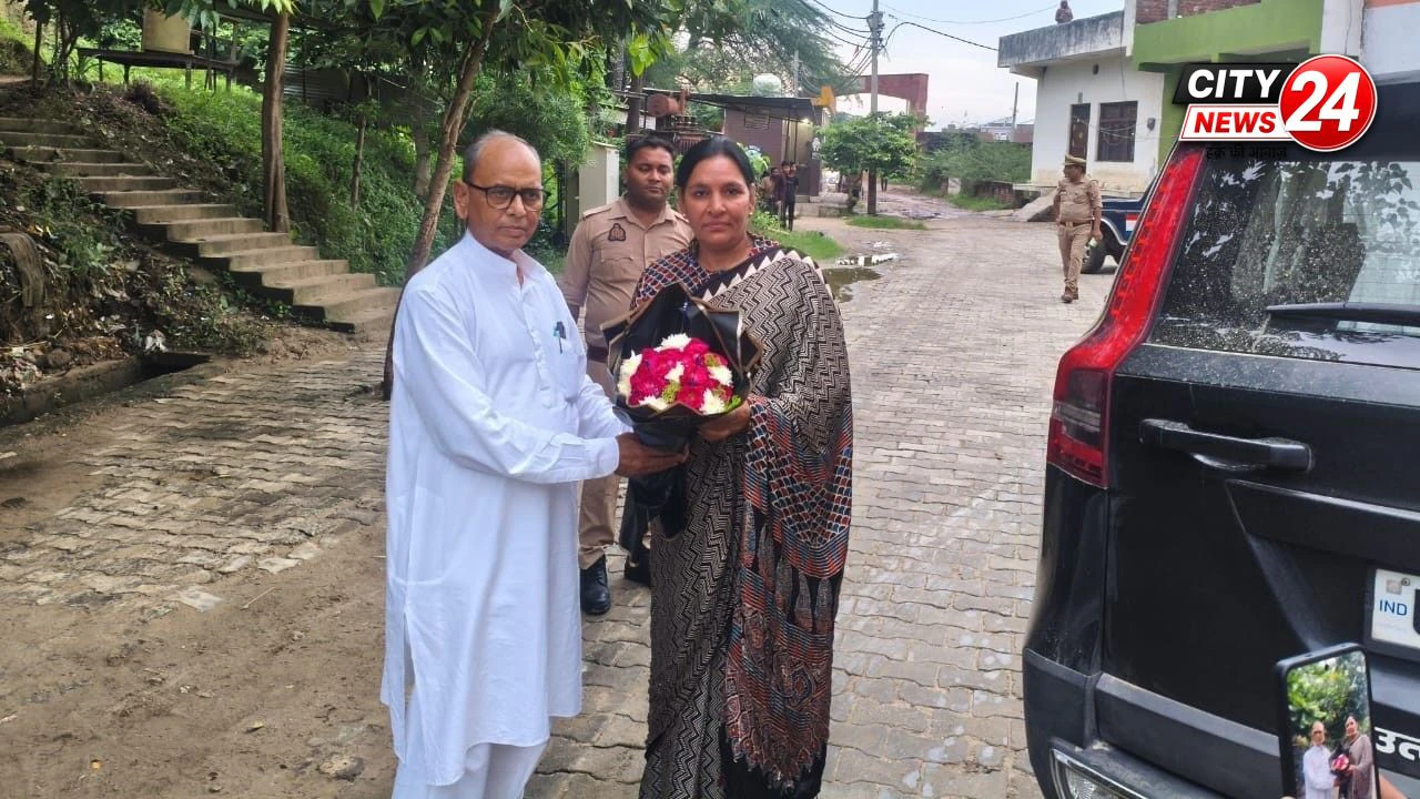 राज्य महिला आयोग की सदस्य पुष्पा पांडे का अलीगंज आगमन, रामगोपाल ने किया स्वागत
