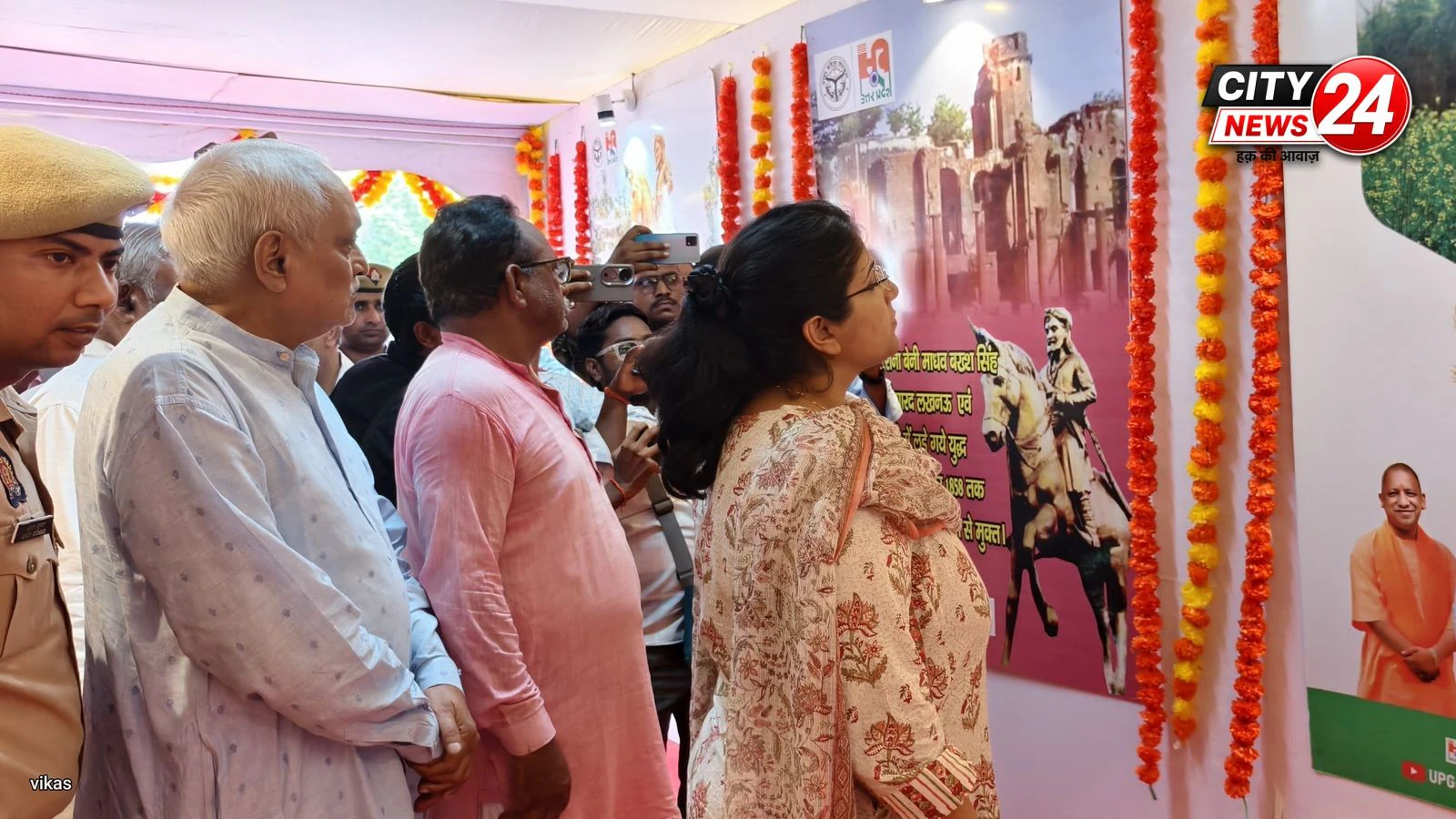 जिलाधिकारी ने तीन दिवसीय प्रदर्शनी का किया उद्घाटन