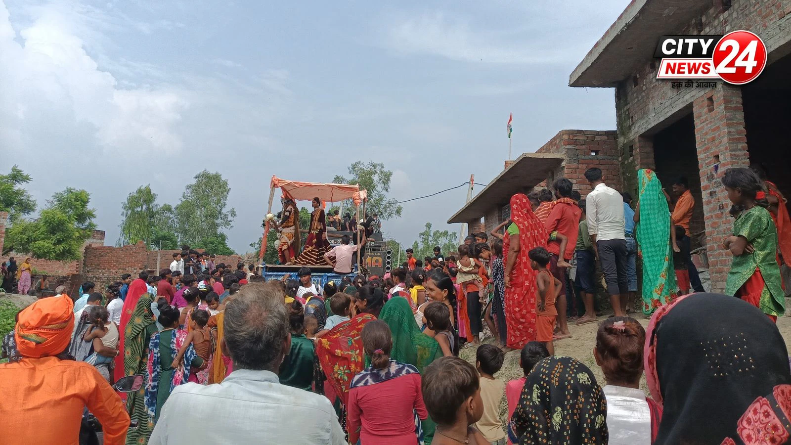 कादर चौक क्षेत्र से कावड़ यात्रा रवाना, पटना देव काली मंदिर के लिए निकले शिवभक्त